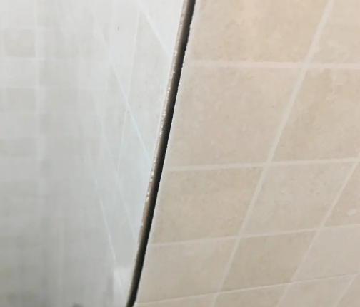 官渡瓷砖空鼓维修公司分享阳台瓷砖脱落的修复过程可以分为以下几个步骤